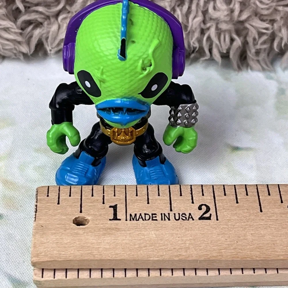 Treasure X Sunken Gold Syd Fish Figure Neon Green Alien Toy Collectible